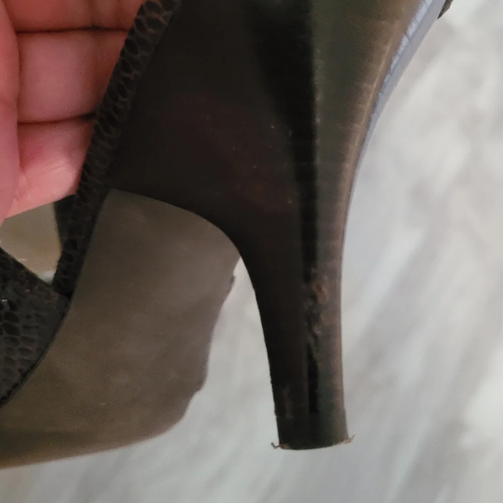 Michael Michael Kors Beverly Embossed Leather Sandals size 8.5M